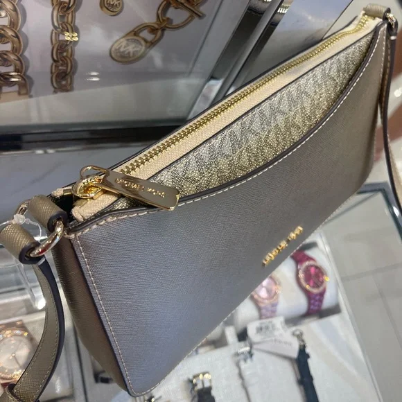 MICHAEL KORS Arden Medium Metallic Crossbody Bag
Pale Gold 
NWT - Picture 14 of 16